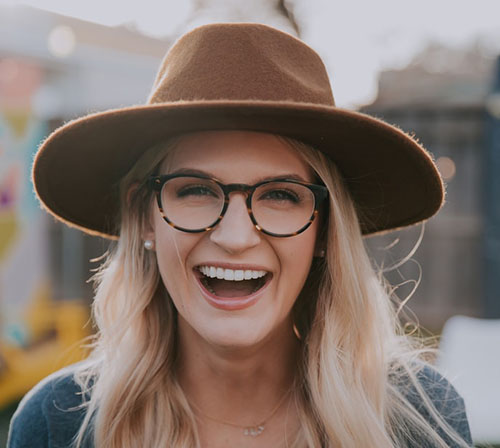 Mujer con sombrero